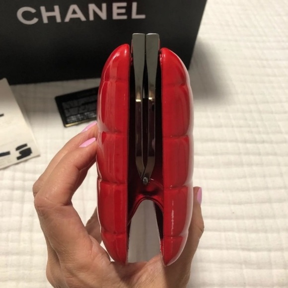 Genuine Chanel red patent clutch *RARE* - Picture 4 of 5